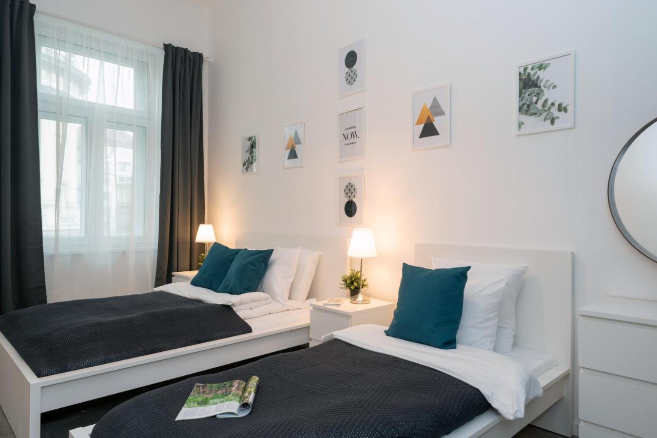 Stylish New Home With View On New York Palace Budapest Esterno foto
