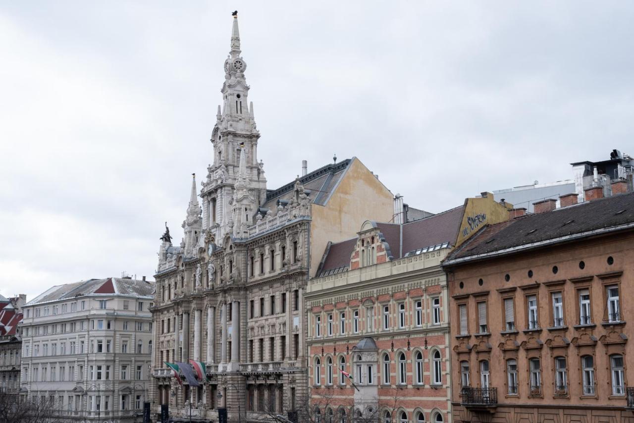Stylish New Home With View On New York Palace Budapest Esterno foto