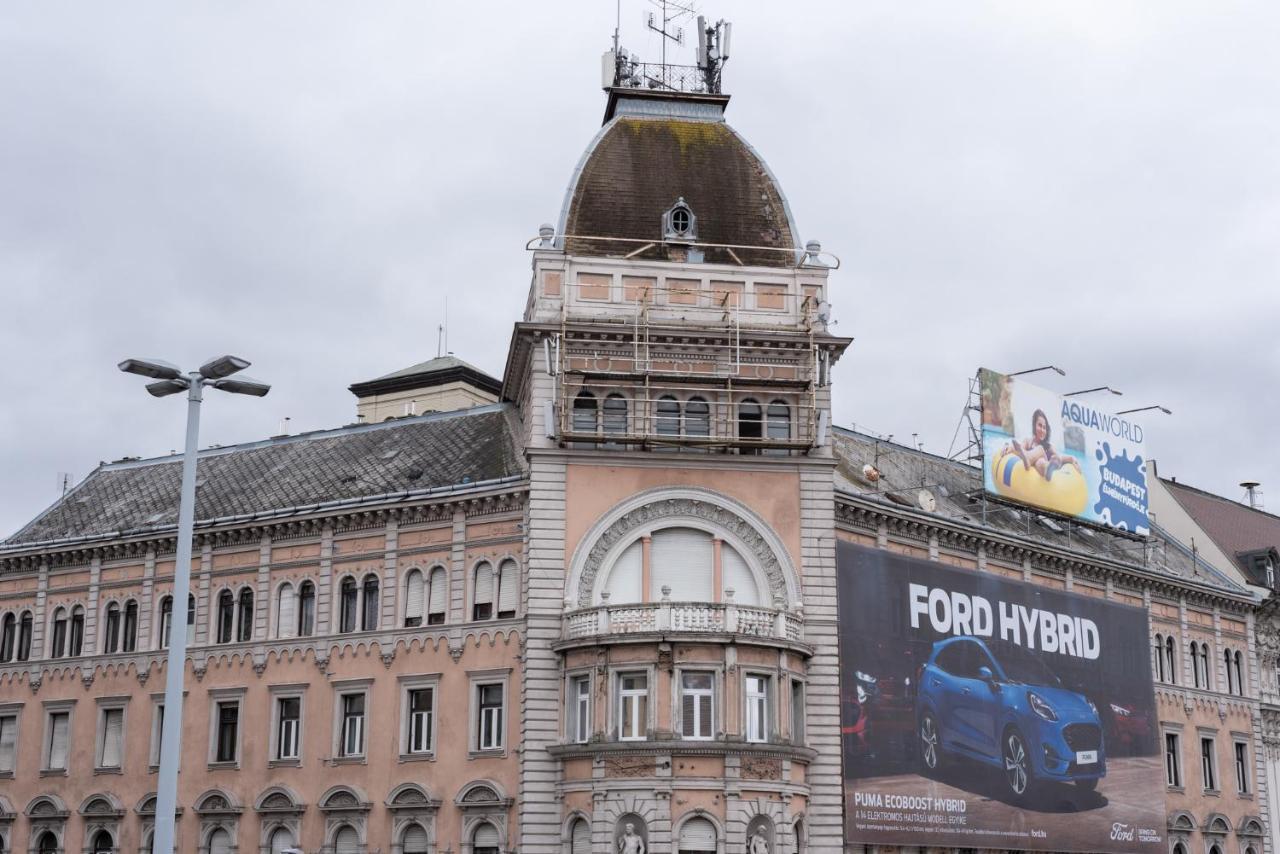 Stylish New Home With View On New York Palace Budapest Esterno foto